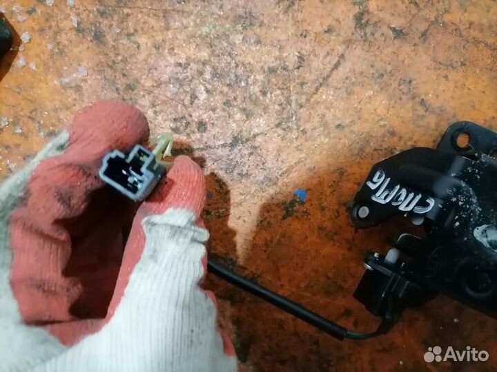 Замок стекла багажника Kia Sportage 2