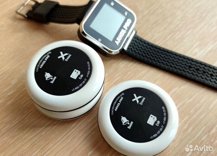 Кнопка вызова официанта в ассортименте с часами