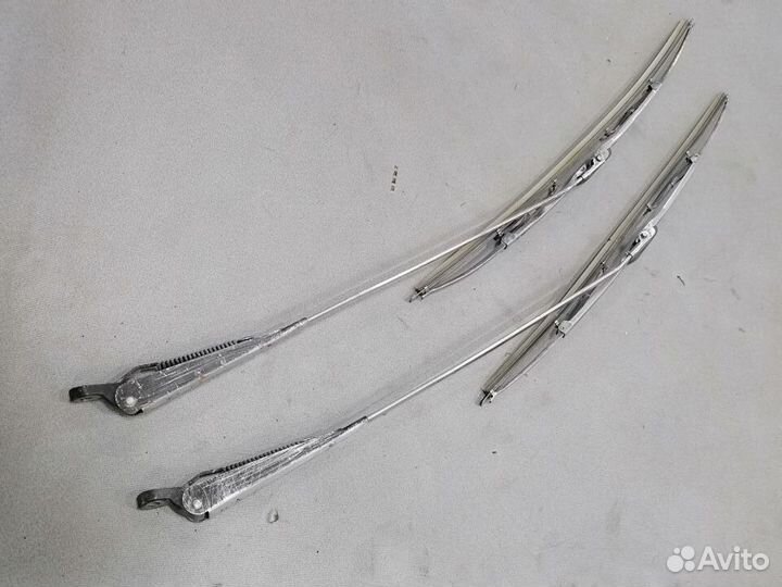 Поводок стеклоочистителя передний Volvo 343 1987