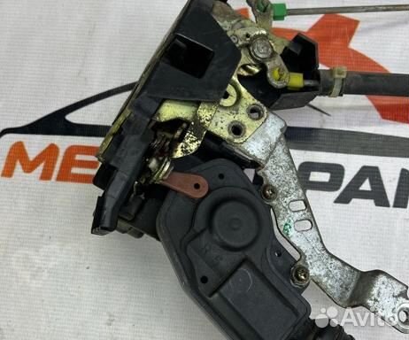 Замок двери передний левый Toyota Cresta седан