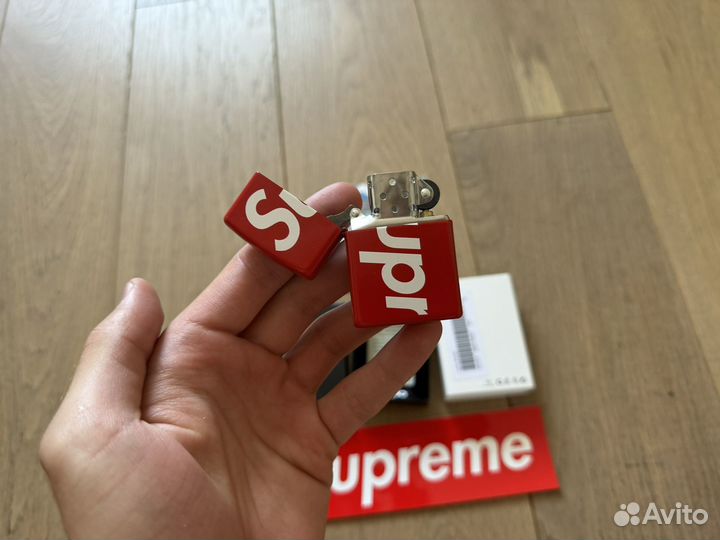 Зажигалка Supreme Zippo