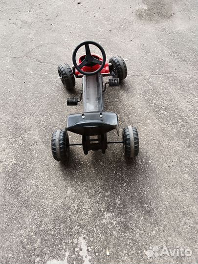 Детская педальная машина