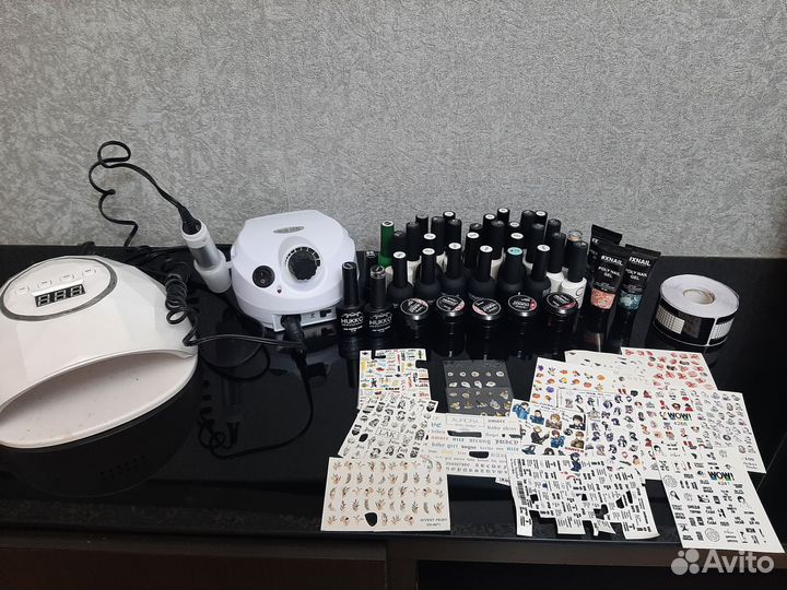 Маникюрный набор с лампой ю, аппаратом и лаками