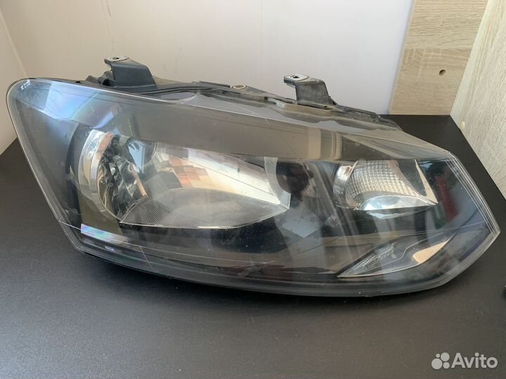 Фара правая Volkswagen polo
