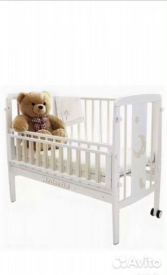 Детская кроватка с маятником Wundermobel