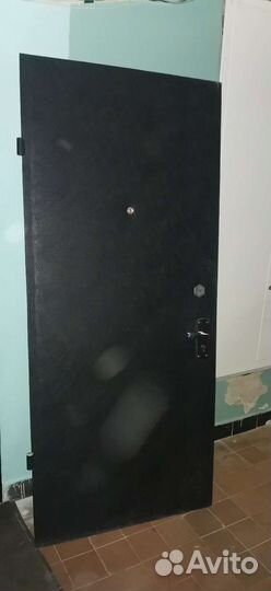 Входная дверь б/у межкомнатные двери 3 шт