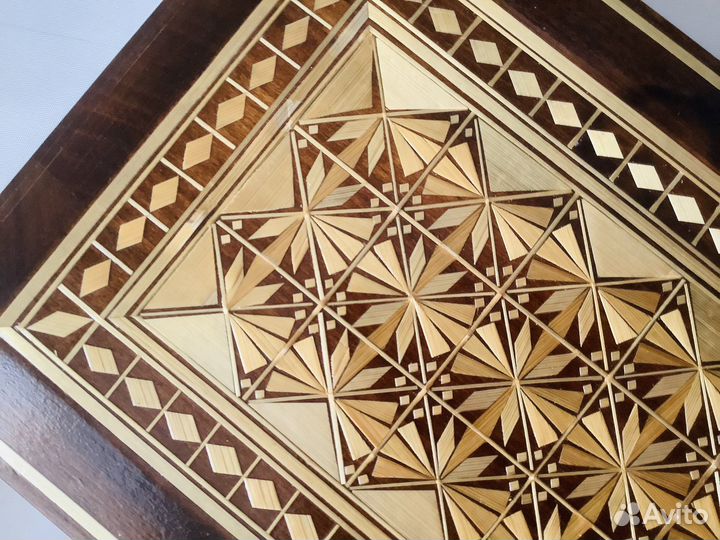 Деревянная шкатулка