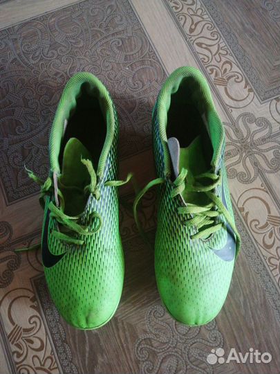 Продам бутсы футбольные б/у размеры 39 и 40,5