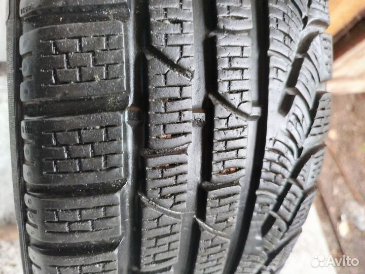 Pirelli Winter Sottozero 210 205/45 R17 88H