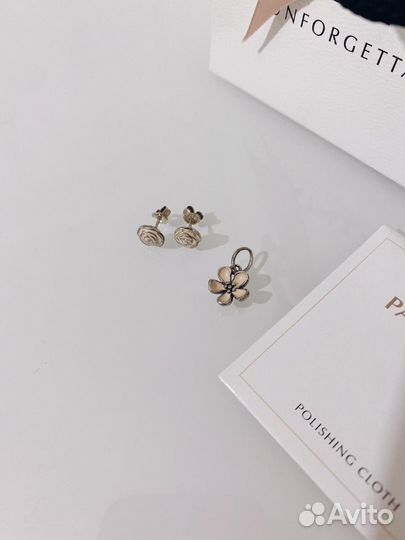 Серьги пусеты pandora