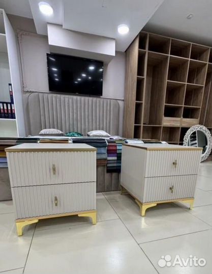 Тумбочка прикроватная