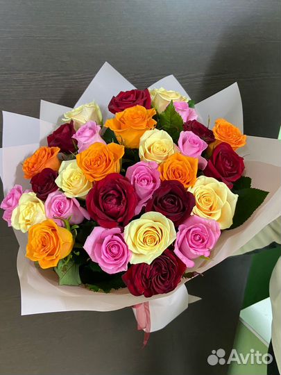 Букет из разноцветных роз доставка