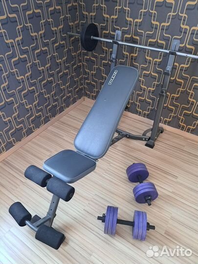 Скамья для жима со стойками и штангой и гантелями