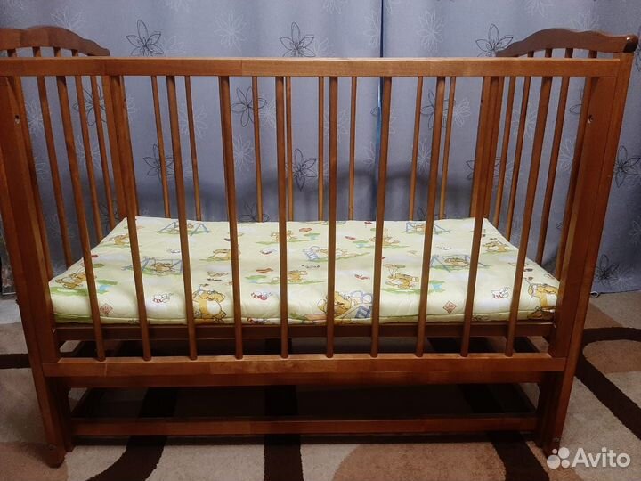 Детская кровать - маятник с матрасом