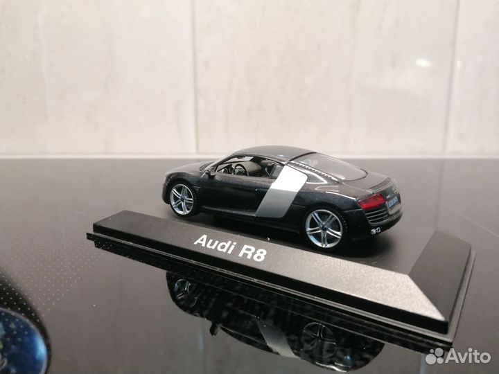 Модель автомобиля Audi R8 1:43 schuco diler