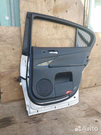 Дверь задняя правая Lexus GS 3 рест. URS190