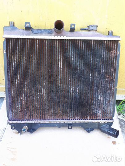 Радиатор охлаждения Мазда фэмели