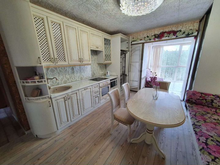 2-к. квартира, 58 м², 8/8 эт.