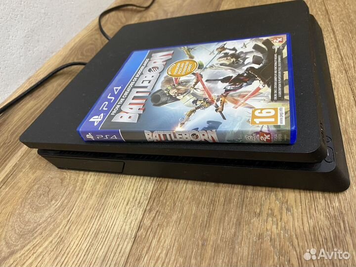 Sony PS4 1 tb + 2 геймпада + 3 игры на двоих