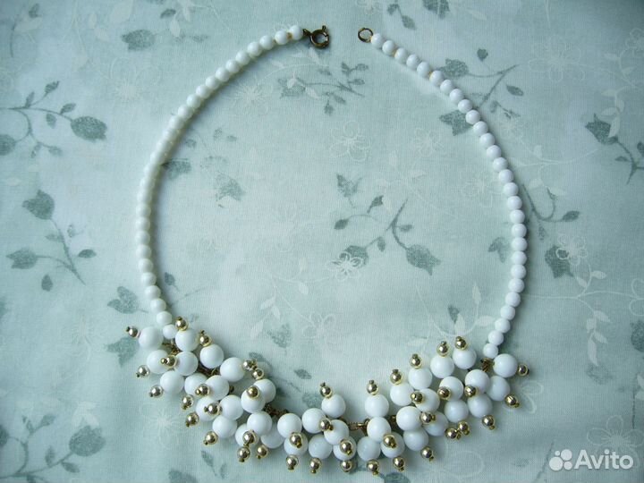 Бусы. Молочное стекло. Старая Чехия