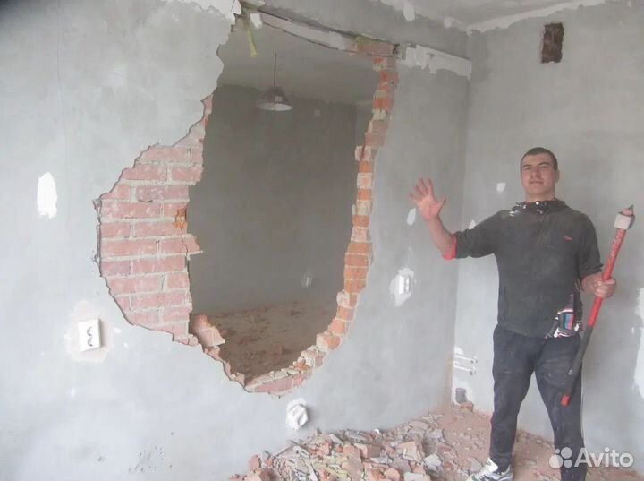 Демонтаж. Бригада рабочих