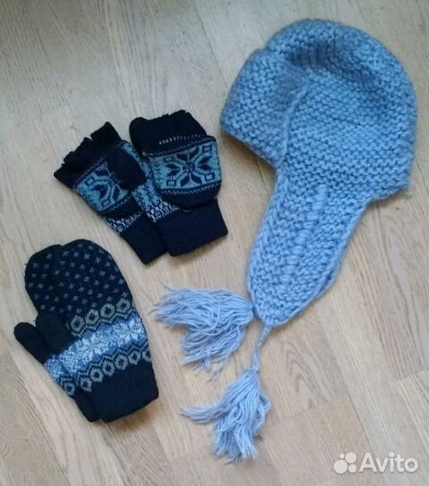 Женская шапка и варежки