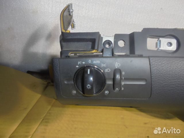 Накладка под рулевой колонкой Mercedes-Benz W211