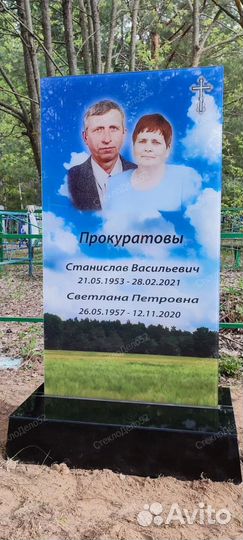 Памятник из стекла на могилу