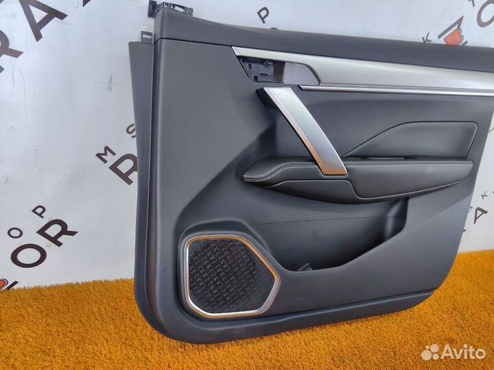 Обшивка боковой двери передняя правая Geely