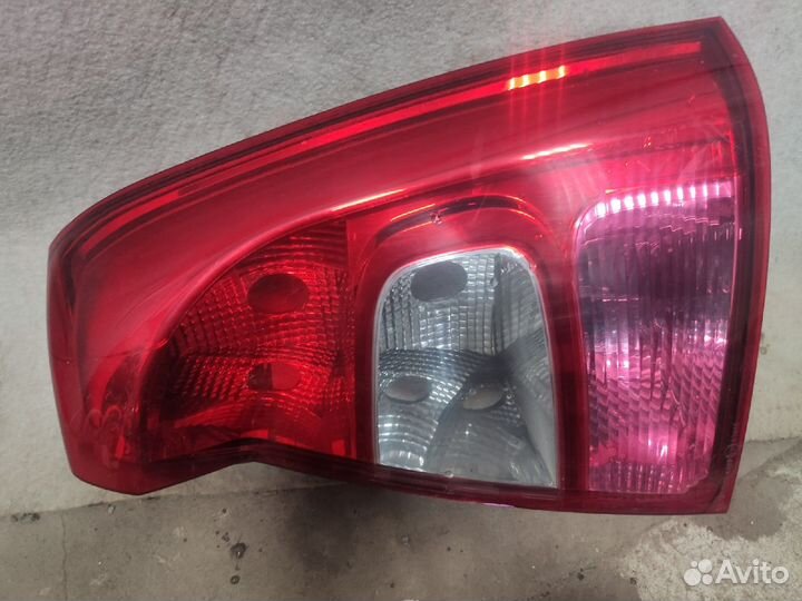 Фонарь правый Renault Logan фаза 2