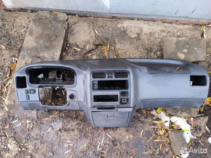 Торпеда целиком или по частям Toyota Hiace XH10