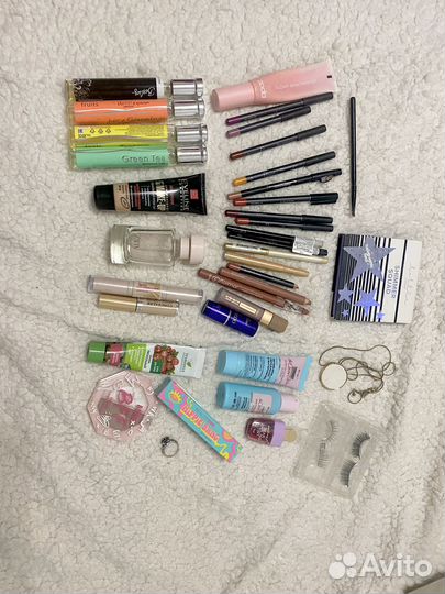 Набор косметики и духов пакетом бронь