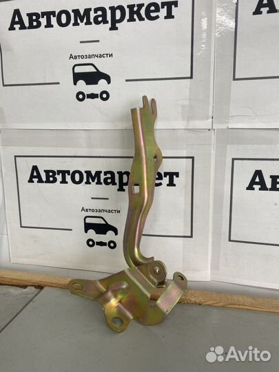 Петля капота левая Mazda 3 BK седан