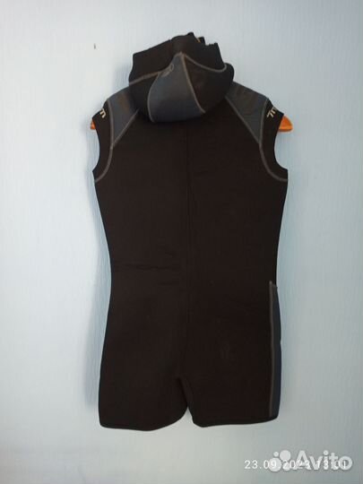 Гидрокостюм-жилет со шлемом Arctic West