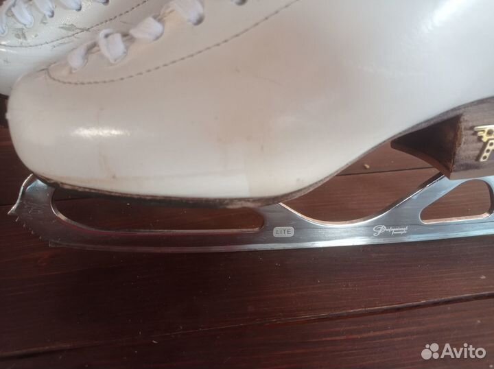 Фигурные коньки Risport RF3 pro 230