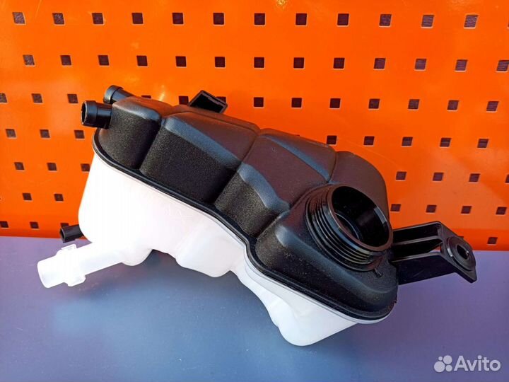 Расширительный бачок Ленд Ровер Вог