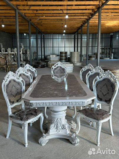 Кухонный стол и стулья