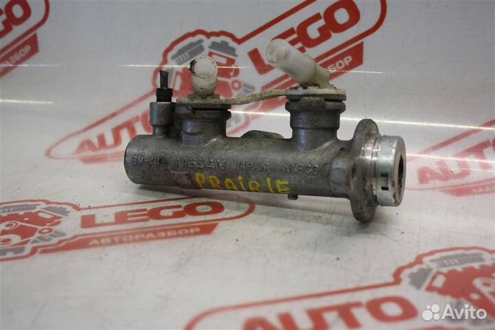 Главный тормозной цилиндр Nissan Prairie M11 1989