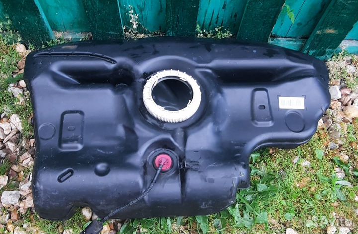 Топливный бак pontiac vibe и toyota matrix 02-08