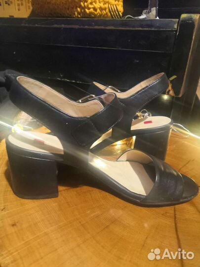 Босоножки женские