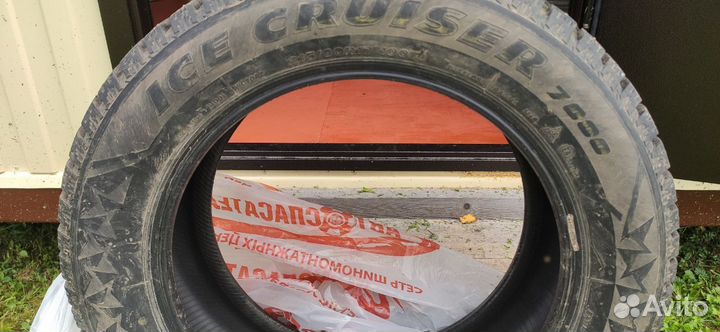 Bridgestone Ice Cruiser 7000 215/60 R17