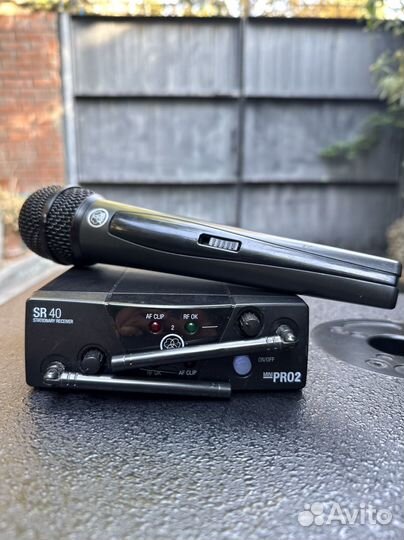 Радио микрофон AKG CR40
