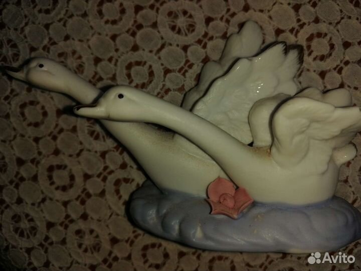 Статуэтка лебеди