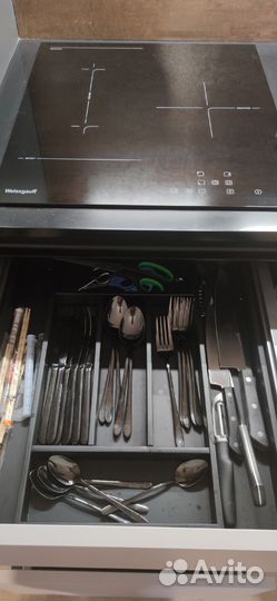 Прямая кухня под потолок