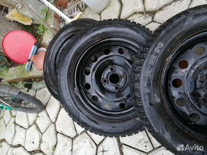 R15 Nexen Winguard Ice 195/60, PCD 4x100 DIA 54.1