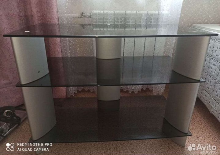 Стеклянная тумба под тв