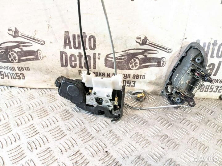 Замок двери передний правый Hyundai Elantra xd