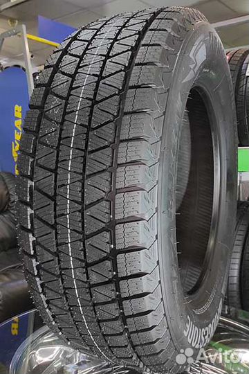 Bridgestone Blizzak DM-V3 235/65 R18 106