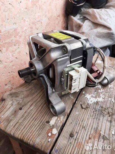 Двигататель стиральной машины Indesit