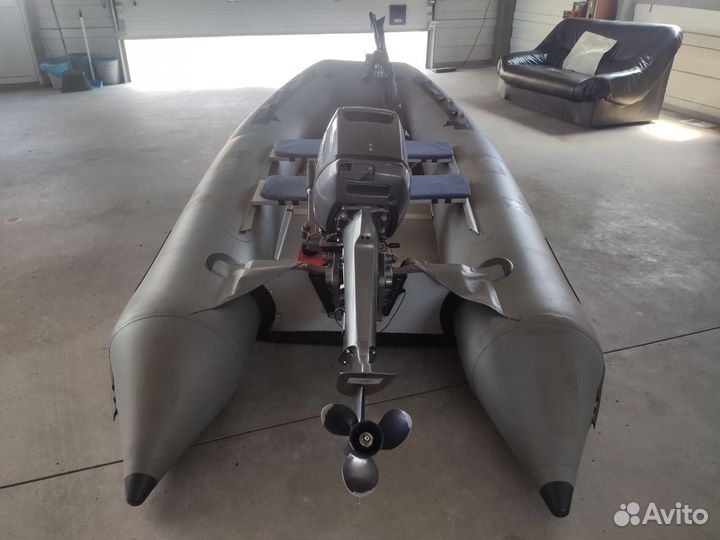 Лодка с мотором